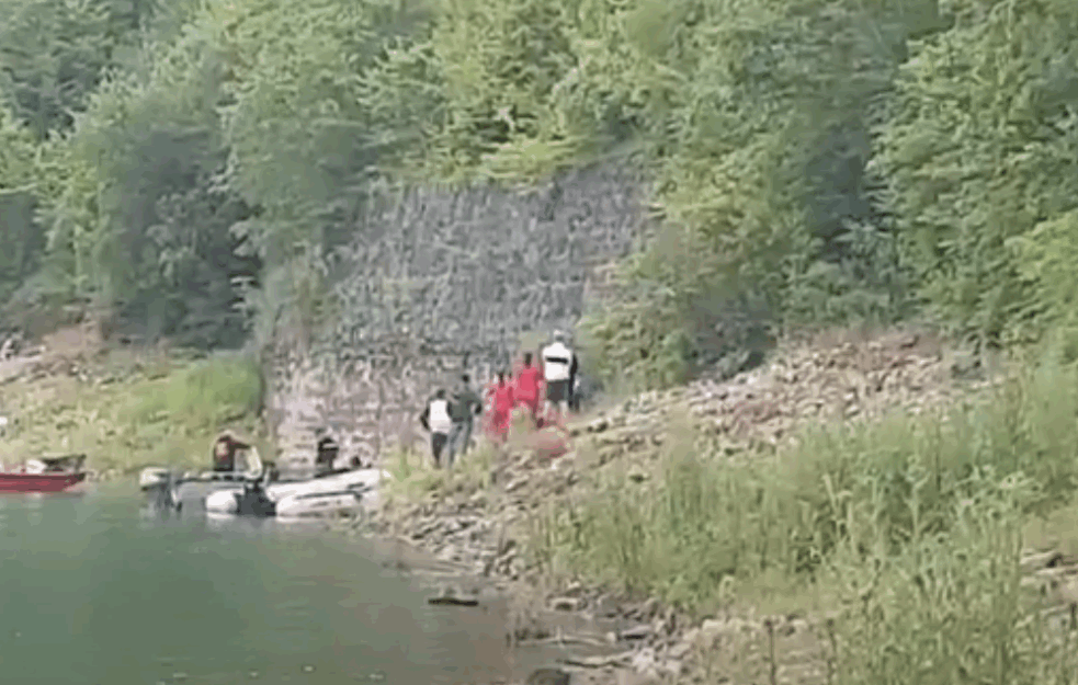 MAJKA IM SE UTOPILA PRED OČIMA A EVO KO PREUZIMA BRIGU O SIROČIĆIMA: Devojčice ostale i bez oca